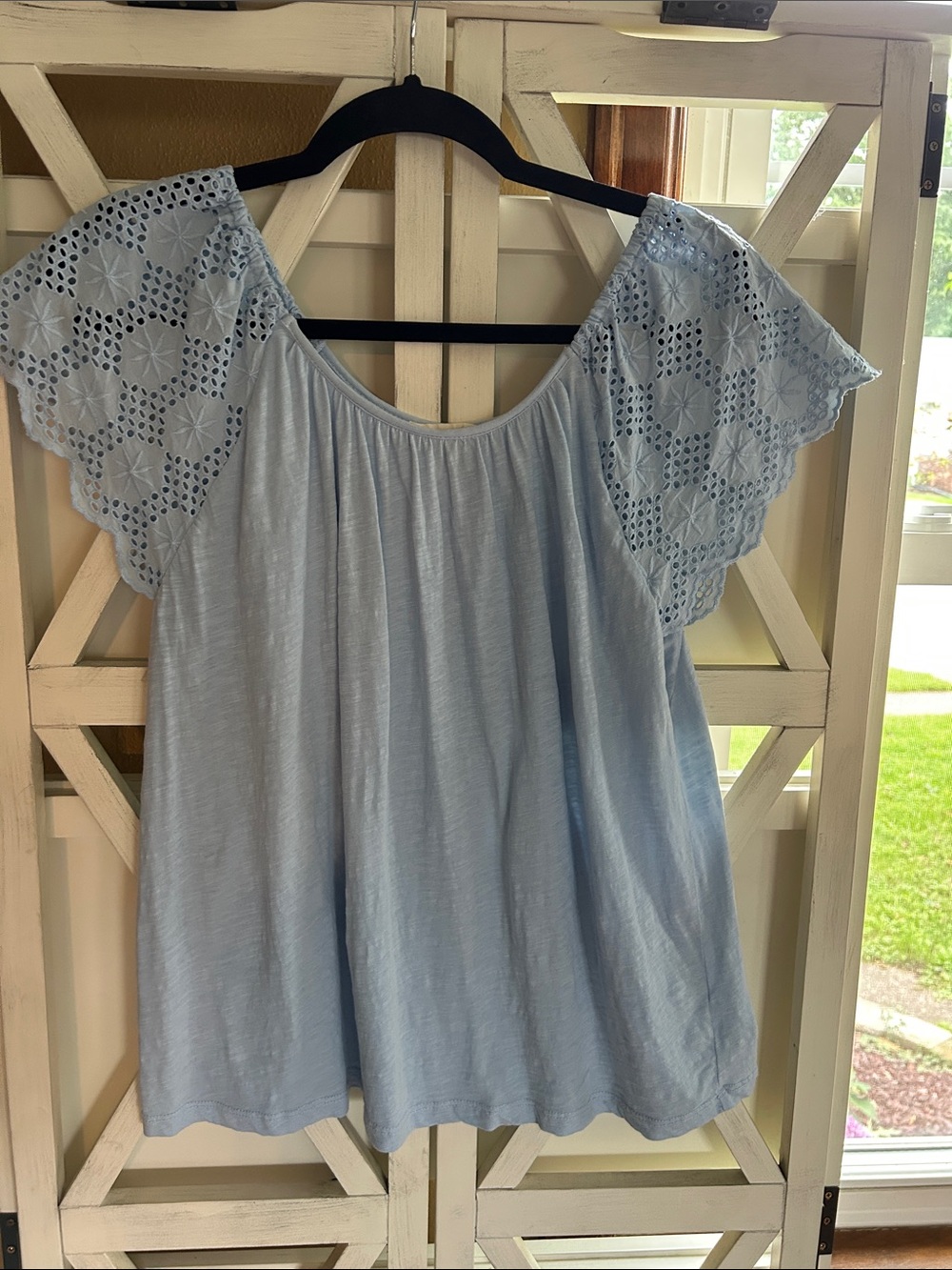 Lucky Brand Light Blue Eyelet Flutter Sleeve Top Large